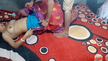 saree cleavage