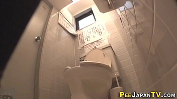 pissing hd