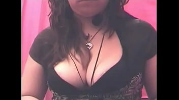 mulher se exibindo na web cam