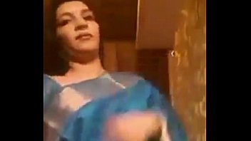 hot aunty in saree