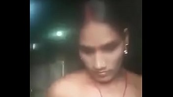 indian aunty removing her saree