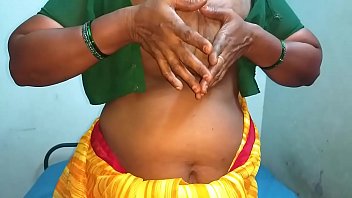 pakistani girl showing her boobs