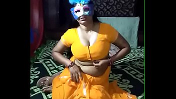 aunty blouse cleavage